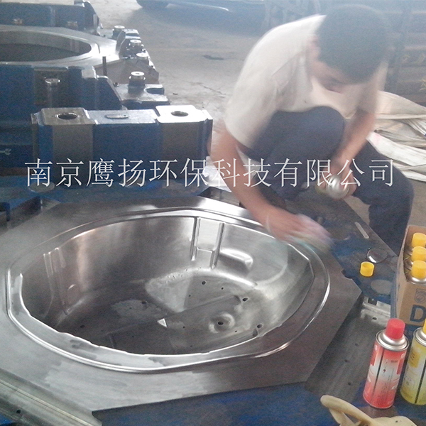 噴涂汽車?yán)錄_壓模具